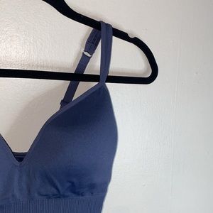 🪿Athleta Navy blue workout sports top/ bra!